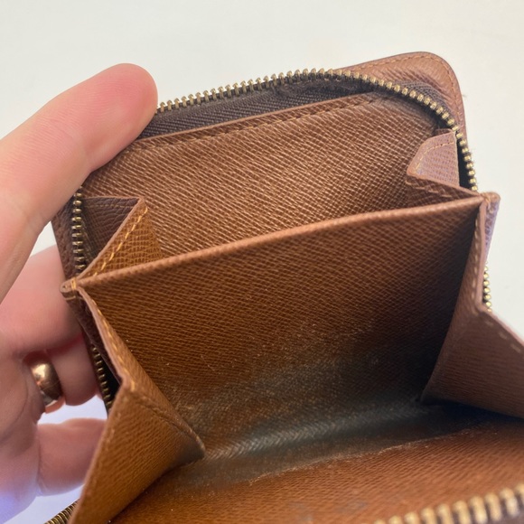 SOLD Vintage Louis Vuitton Monogram Bifold Zippy Wallet - Picture 15 of 16